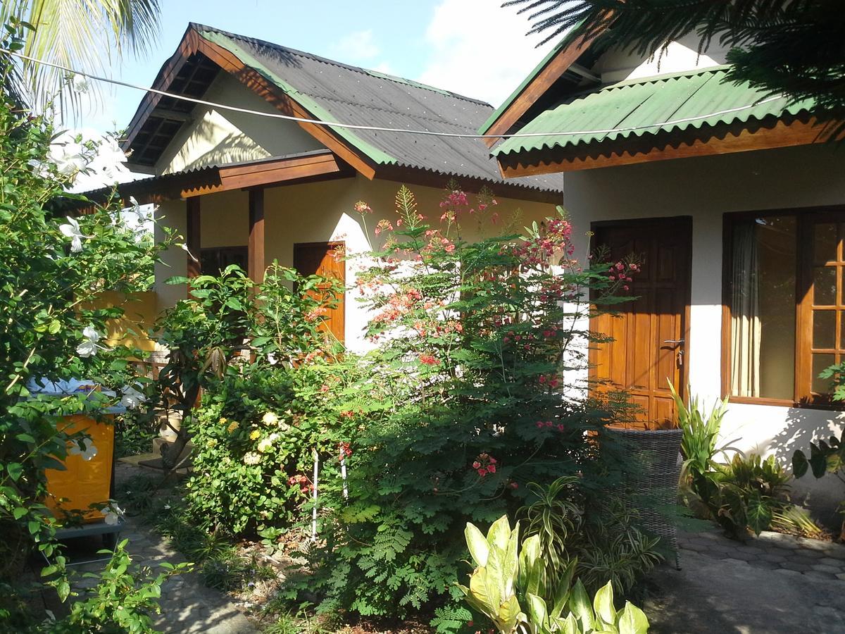Arnel Bungalows Senggigi Extérieur photo